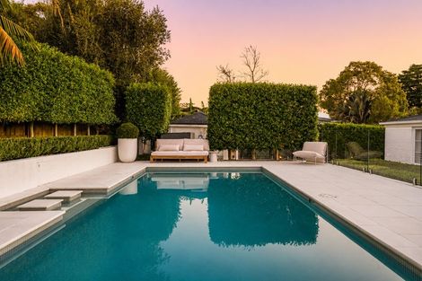 Photo of property in 1 Almond Grove, Greenhithe, Auckland, 0632