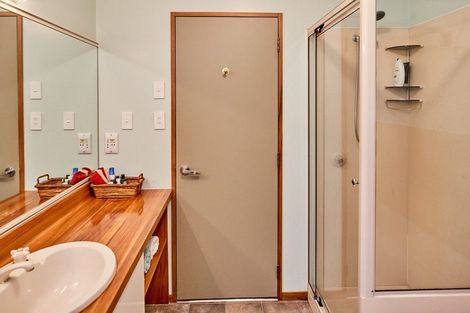 Photo of property in 1 Roys Road, Plimmerton, Porirua, 5026