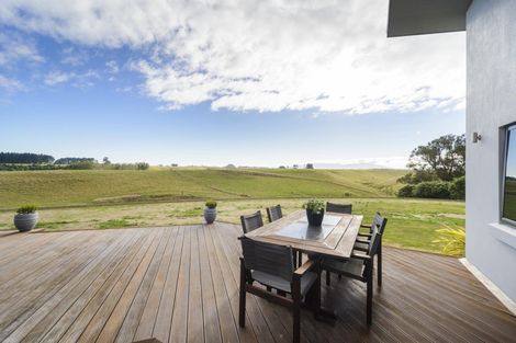 Photo of property in 45e Briarwood Road, Kelvin Grove, Palmerston North, 4470