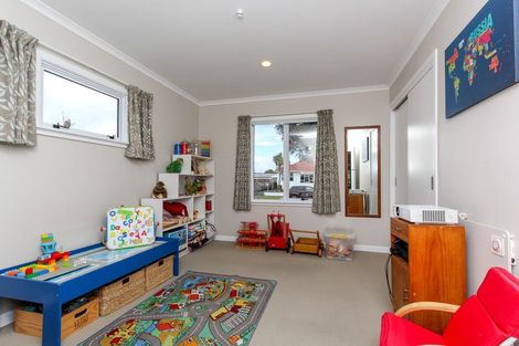 Photo of property in 61 Lismore Street, Merrilands, New Plymouth, 4312