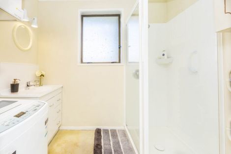 Photo of property in 2/50 Kowhai Avenue, Ebdentown, Upper Hutt, 5018