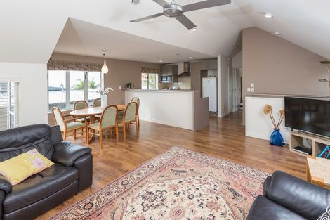 Photo of property in 2/50 The Esplanade, Eastern Beach, Auckland, 2012