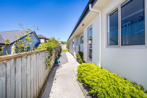 Photo of property in 10 Routeburn Avenue, Aotea, Porirua, 5024