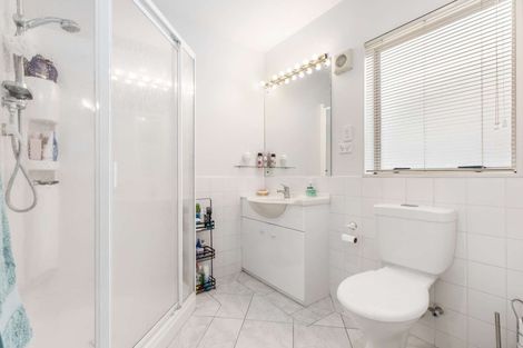 Photo of property in 120 Awaroa Road, Sunnyvale, Auckland, 0612