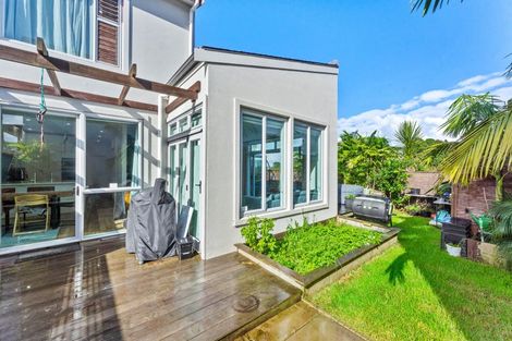 Photo of property in 11f Clearwater Cove, West Harbour, Auckland, 0618