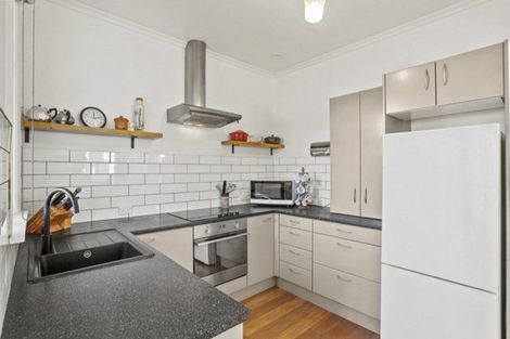 Photo of property in 41 Omata Road, Marfell, New Plymouth, 4310