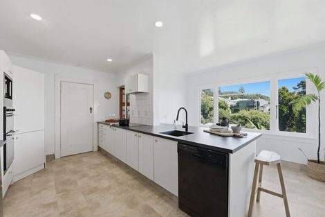 Photo of property in 6 Ridge Lane, New Plymouth, 4310
