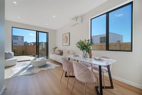 Photo of property in 27 Kuaha Road, Massey, Auckland, 0614