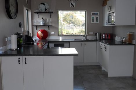 Photo of property in 2/14 Knott Road, Stanmore Bay, Whangaparaoa, 0932