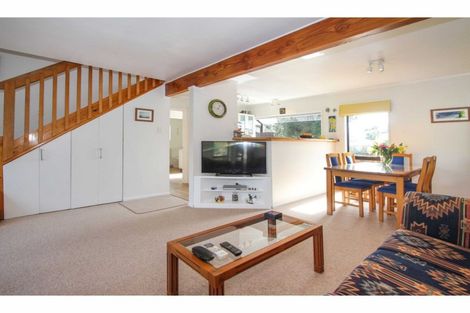 Photo of property in 2/28 Fairdale Place, Birkdale, Auckland, 0626
