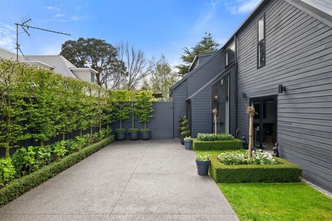 Photo of property in 2/17 Woodford Terrace, Ilam, Christchurch, 8053