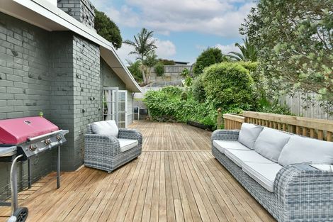 Photo of property in 6 Maori Hut Road, Red Beach, 0932