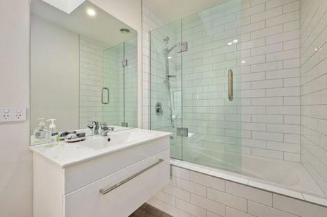 Photo of property in 33 Stratford Drive, Mount Pisa, Cromwell, 9383