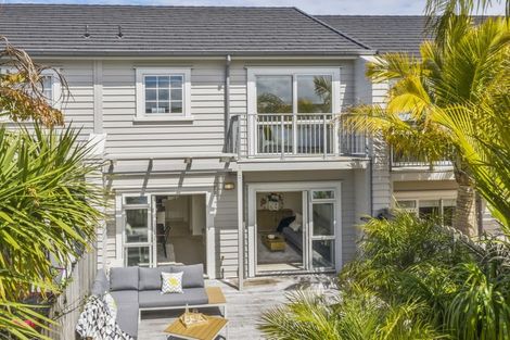 Photo of property in 4/78 Fernhill Way, Oteha, Auckland, 0632