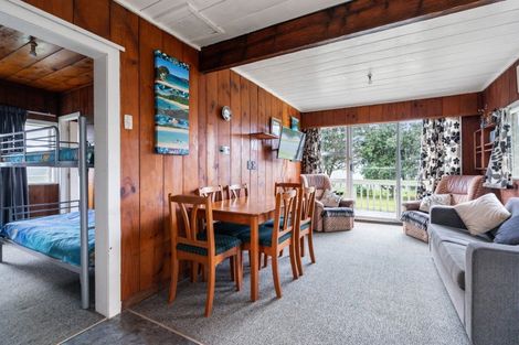 Photo of property in 11 Ringer Avenue, Matapouri, Whangarei, 0173