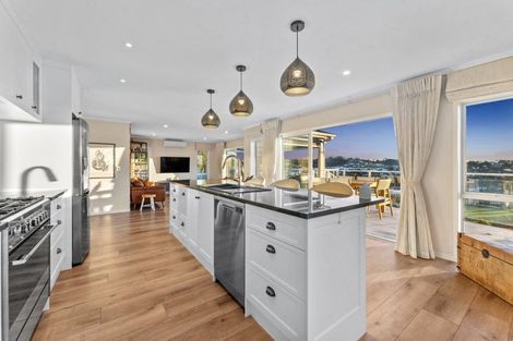 Photo of property in 8 Waititiro Rise, Stanmore Bay, Whangaparaoa, 0932