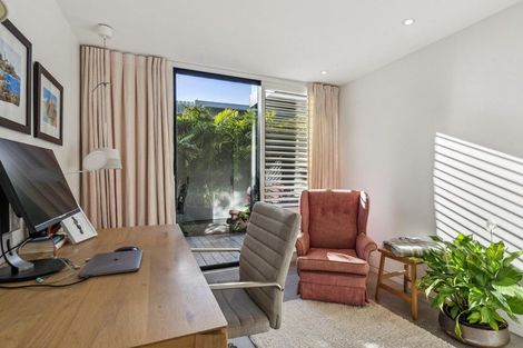 Photo of property in 22 Bridge View Road, Birkenhead, Auckland, 0626