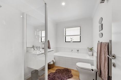 Photo of property in 158a Waikawa Road, Picton, 7220