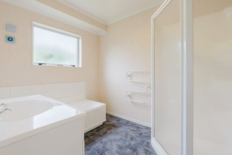 Photo of property in 4 Mckenzie Place, Rototuna North, Hamilton, 3210