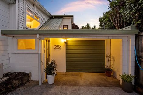 Photo of property in 3/25 Heathcote Road, Castor Bay, Auckland, 0620