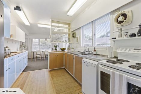 Photo of property in 5 Albert Pryor Avenue, Henderson, Auckland, 0612