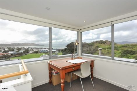 Photo of property in 75 Burnham Street, Seatoun, Wellington, 6022