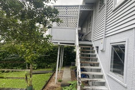 Photo of property in 385 Wairau Road, Totara Vale, Auckland, 0629