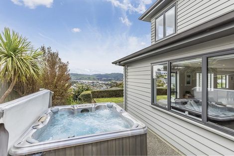 Photo of property in 75 Endeavour Drive, Whitby, Porirua, 5024
