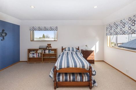 Photo of property in 18 Huntingdon Place, Avonhead, Christchurch, 8042