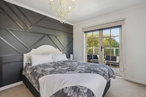 Photo of property in 2 Rika Place, Kawaha Point, Rotorua, 3010