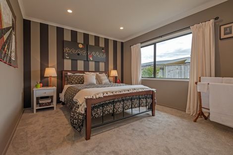 Photo of property in 40 Johnstone Drive, Fitzherbert, Palmerston North, 4410