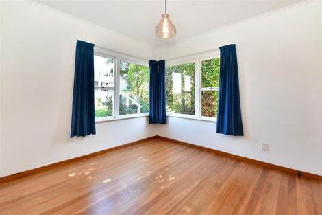 Photo of property in 12 Barker Rise, Northcross, Auckland, 0632