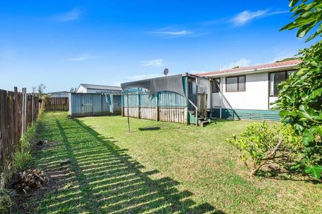 Photo of property in 121 Shifnal Drive, Randwick Park, Auckland, 2105