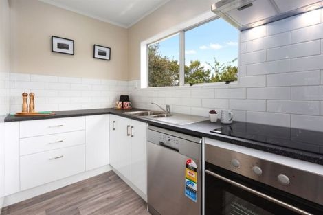 Photo of property in 5 Julia Place, Tawa, Wellington, 5028