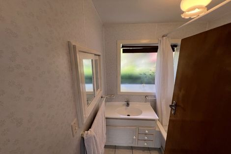 Photo of property in 11 Sevenoaks Drive, Bryndwr, Christchurch, 8053