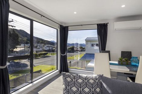 Photo of property in 15 Beach Road, Waikawa, Picton, 7220