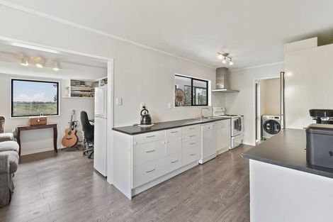 Photo of property in 12 Seaward Place, Wattle Downs, Auckland, 2103