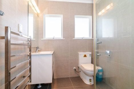 Photo of property in 54 Ravenwood Drive, Forrest Hill, Auckland, 0620