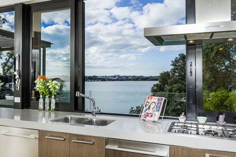 Photo of property in 10a First Avenue, Stanley Point, Auckland, 0624