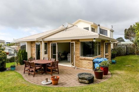 Photo of property in 1 Maple Crescent, Whalers Gate, New Plymouth, 4310