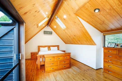 Photo of property in 11 Hillgrove Place, Fitzherbert, Palmerston North, 4410