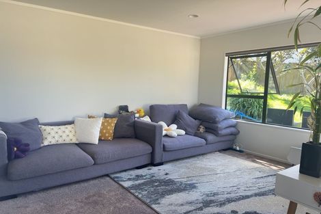 Photo of property in 11 Amery Place, West Harbour, Auckland, 0618