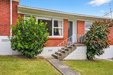 Photo of property in 2/497 Beach Road, Murrays Bay, Auckland, 0630