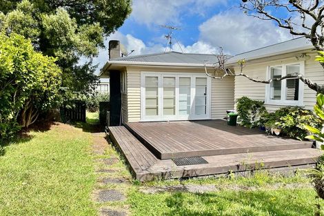 Photo of property in 46 Kelman Road, Kelston, Auckland, 0602