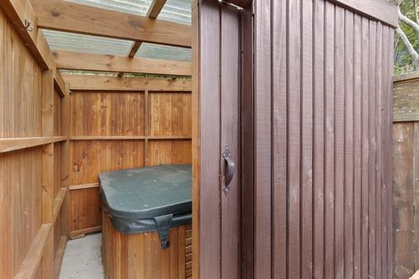 Photo of property in 1/9 Reynolds Place, Torbay, Auckland, 0630