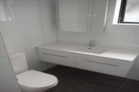 Photo of property in 2/10 Silver Moon Road, Albany Heights, Auckland, 0632