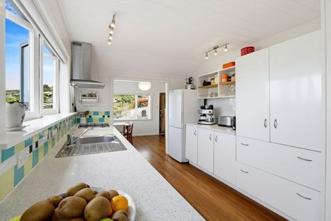 Photo of property in 10 Cornwall Road, Lyttelton, 8082