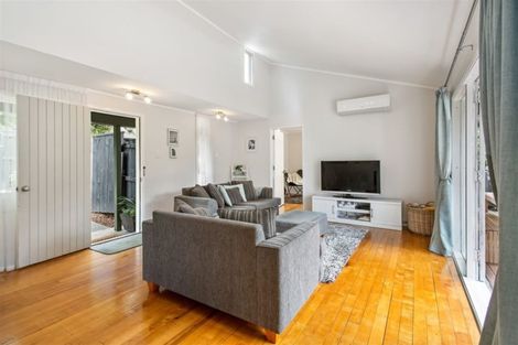 Photo of property in 21 Vienna Place, Birkenhead, Auckland, 0626