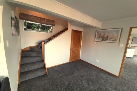 Photo of property in 32 Avalon Crescent, Fernhill, Queenstown, 9300
