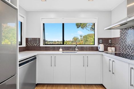 Photo of property in 4 Valdese Rise, Browns Bay, Auckland, 0630